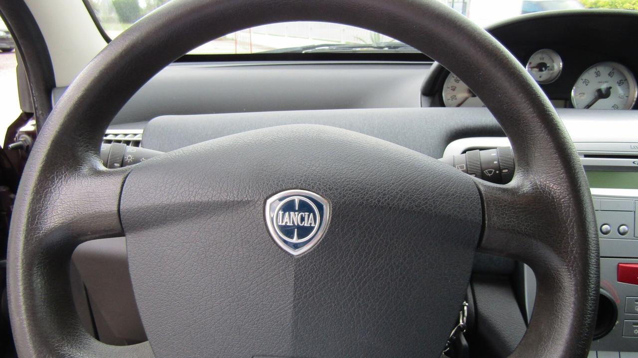 Lancia Ypsilon 1.3 MJT 75 CV Platino