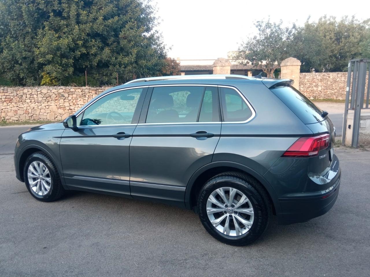 Volkswagen Tiguan 2.0 TDI Business DSG NAVI