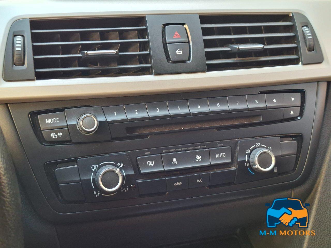 BMW 320 d Touring doppio treno di pneumatici