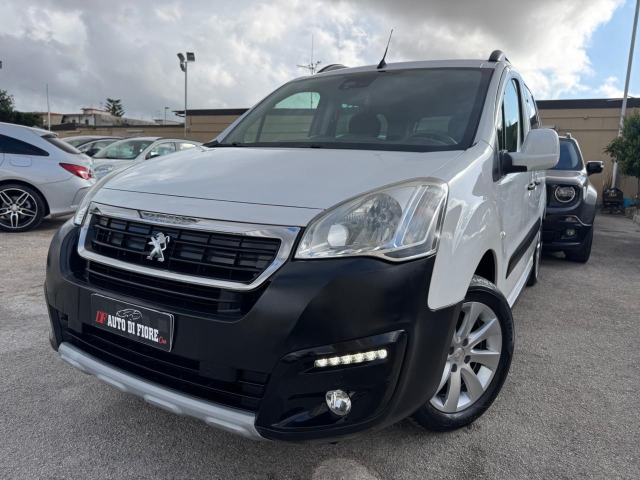 Peugeot Partner Tepee 1.6 BlueHDi 120 NAVI RETROCAMERA