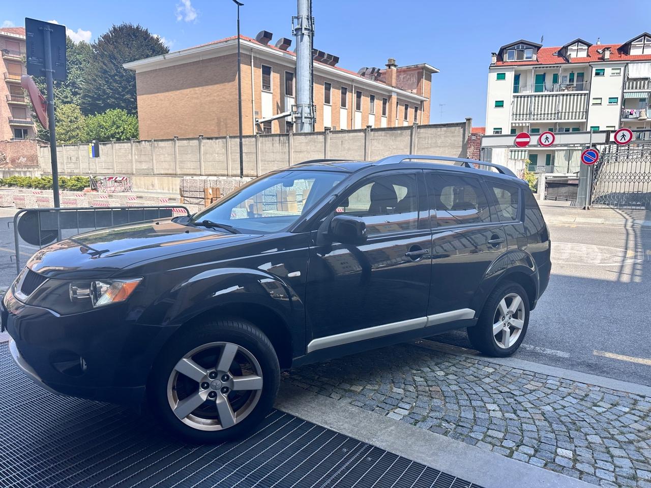 Mitsubishi Outlander 2.0 DI-D un vero 7 posti 4x4