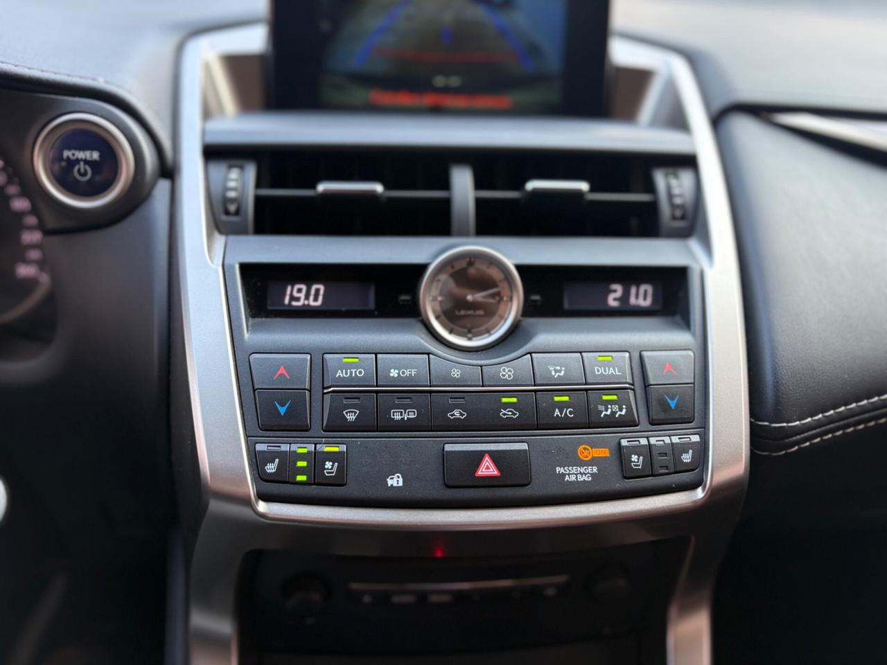 Lexus NX 300h Hybrid 4WD Luxury FULL OPTIONAL