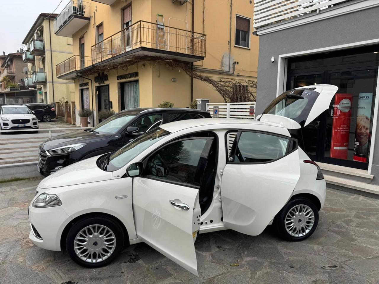 LANCIA YPSILON 1.2 69cv 5p GPL ECOCHIC GOLD NEOP.