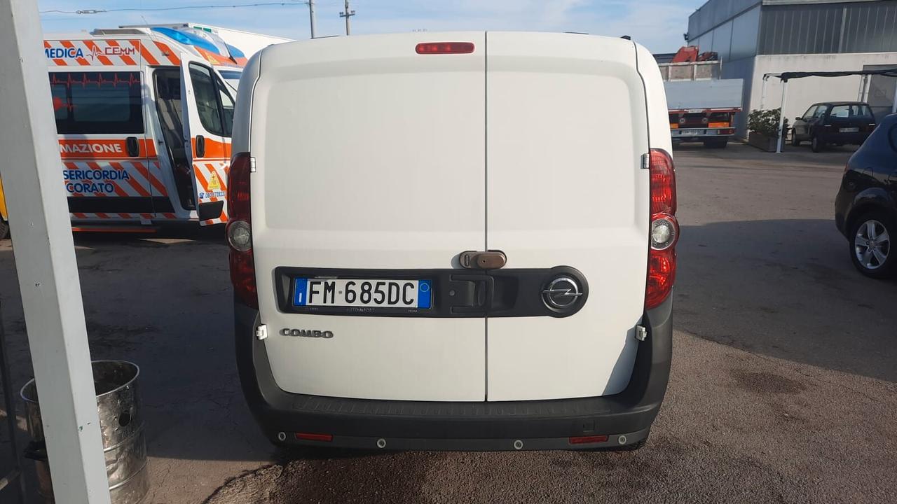 Opel Combo 1.6 CDTi perfetto se ai un furgone da dare in permuta dal 2009 in poi costa solo £5400