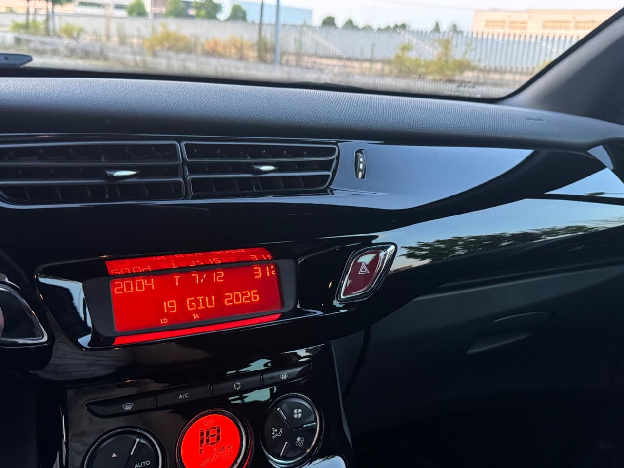 Citroen DS3 3 1.2 VTi 82cv Neopatentati