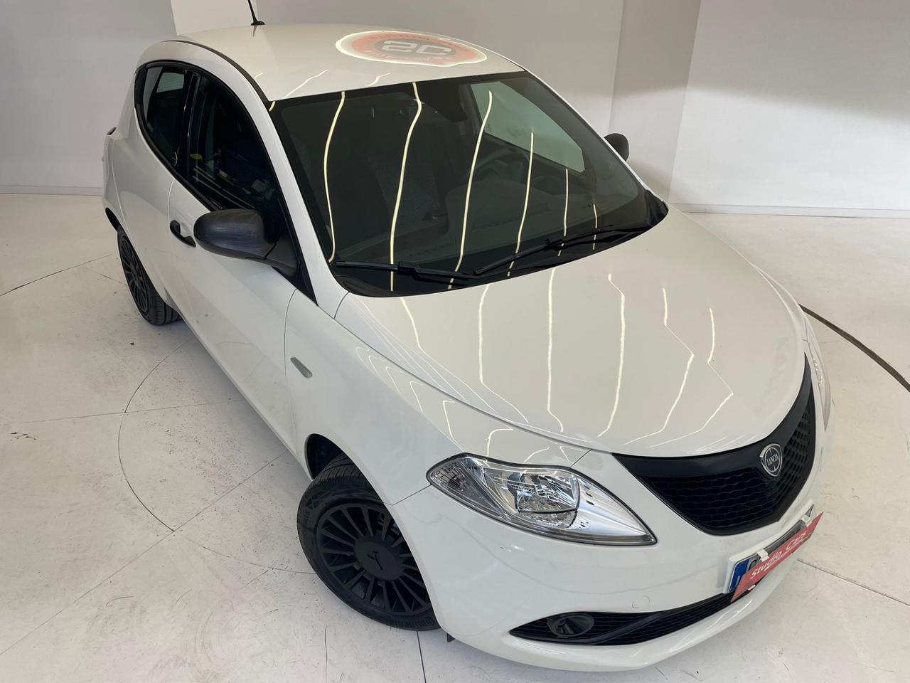 Lancia Ypsilon 1.0 FireFly Hybrid Ecochic Gold