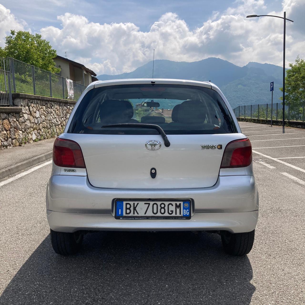 Toyota Yaris 1.0i 16V cat 5 porte Sol
