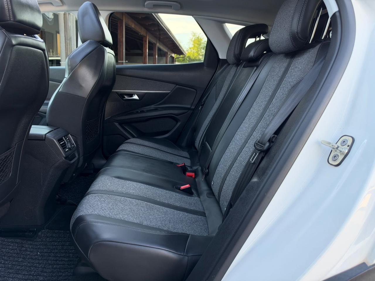 Peugeot 3008 BlueHDi 130 S&S Allure 2018