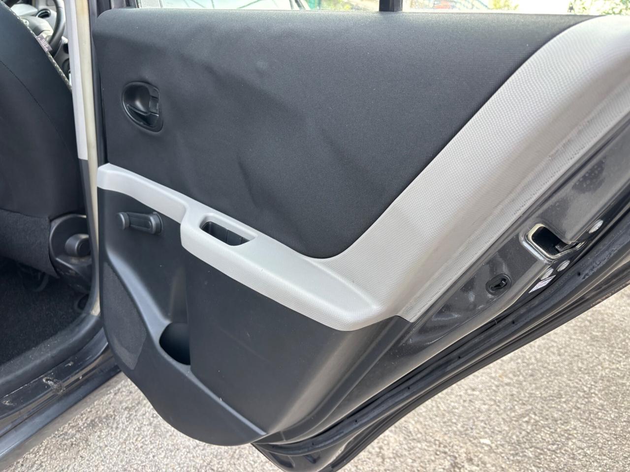 Toyota Yaris 1.4 D-4D 5 porte OK NEOPATENTATI