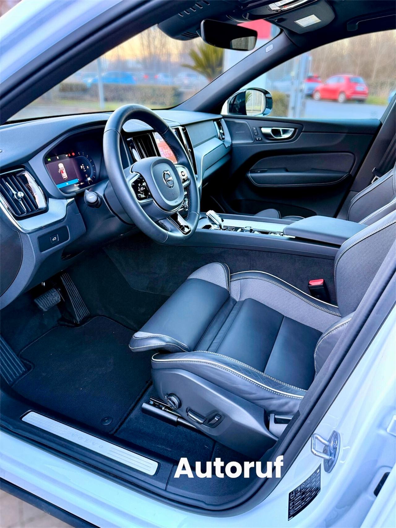 Volvo XC60 B5 Plus Dark 250cv AWD Garanzia Estesa