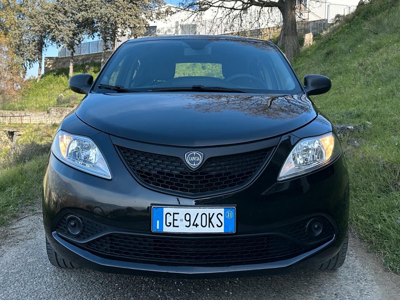 Lancia Ypsilon 1.0 FireFly 5 porte S&S Hybrid Ecochic Silver