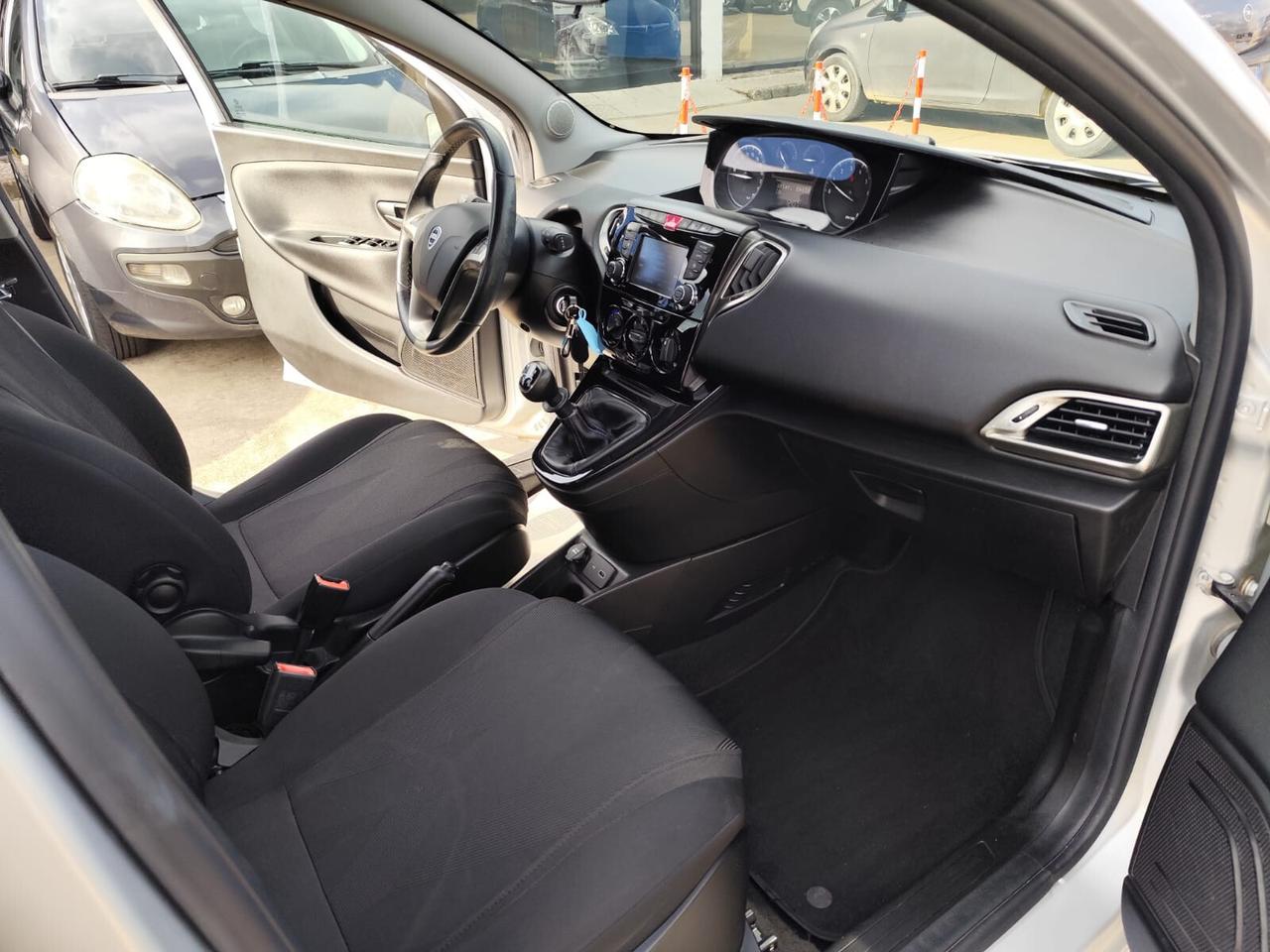 Lancia Ypsilon 1.2 69 CV 5 porte S&S Gold