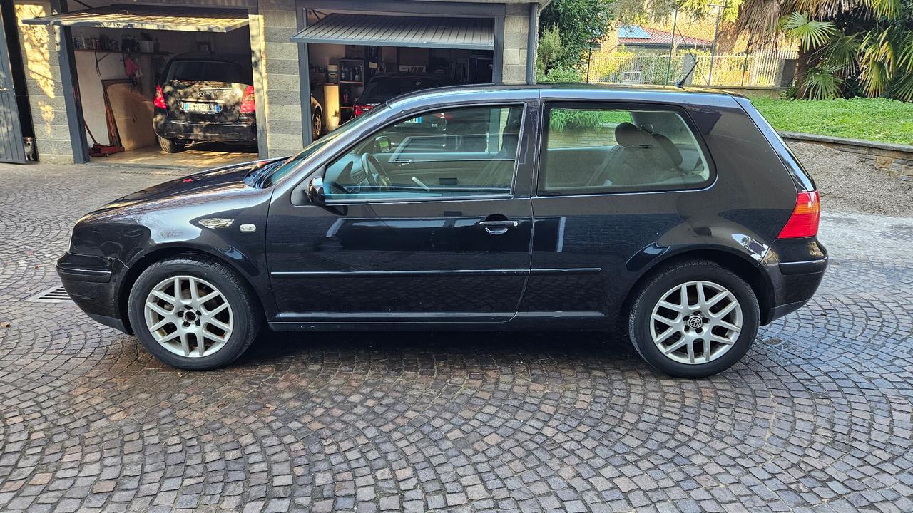 Volkswagen Golf 1.6 16V cat 3p. Highline Plus