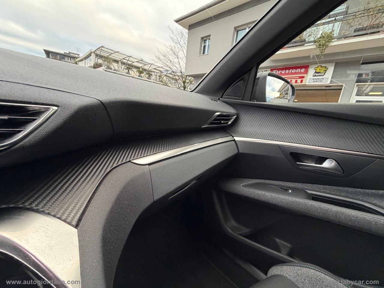 PEUGEOT 3008 Hybrid 136 e-DCS6 Allure