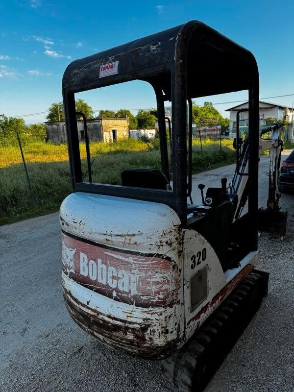 MINIESCAVATORE BOBCAT 320