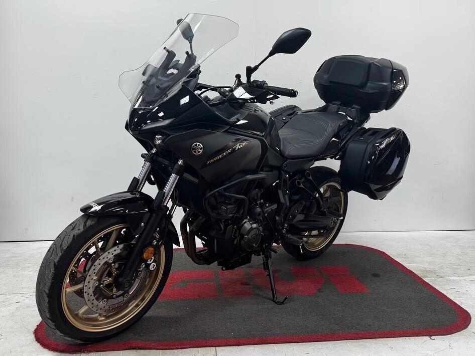Yamaha Tracer 7 GT per patente A2