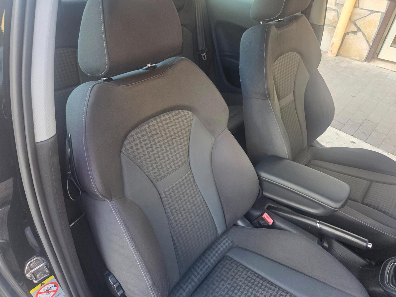 AUDI A1 1.2 BENZINA 86 CV KM 160000 CERTIFICATI