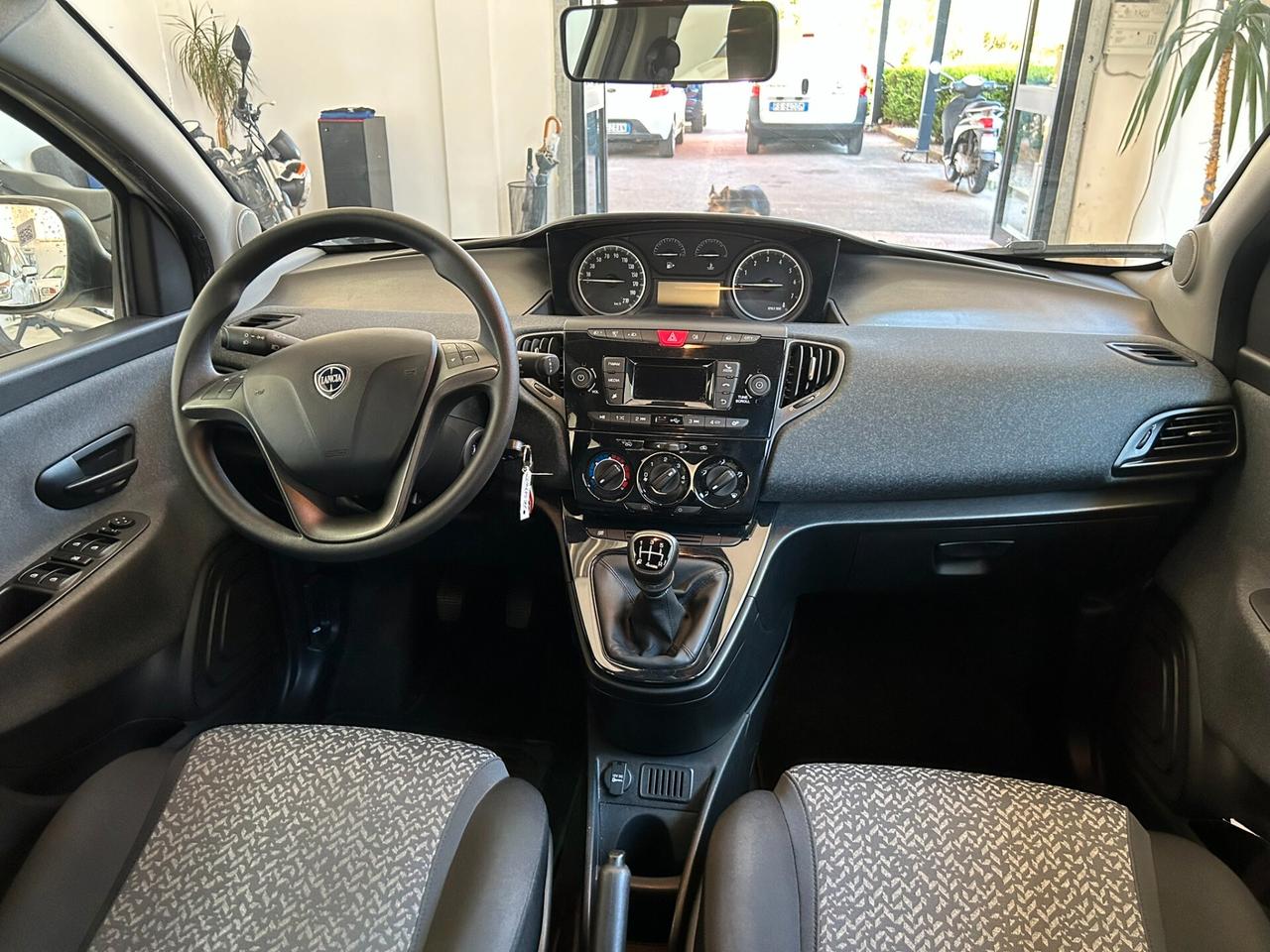 Lancia Ypsilon 1.2 69 CV 5 porte Elefantino Blu