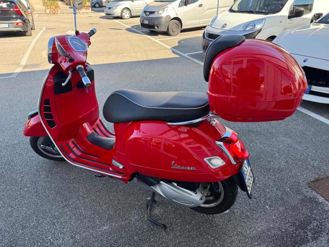 Piaggio Vespa 300 GTS hpe Vespa GTS 300 hpe