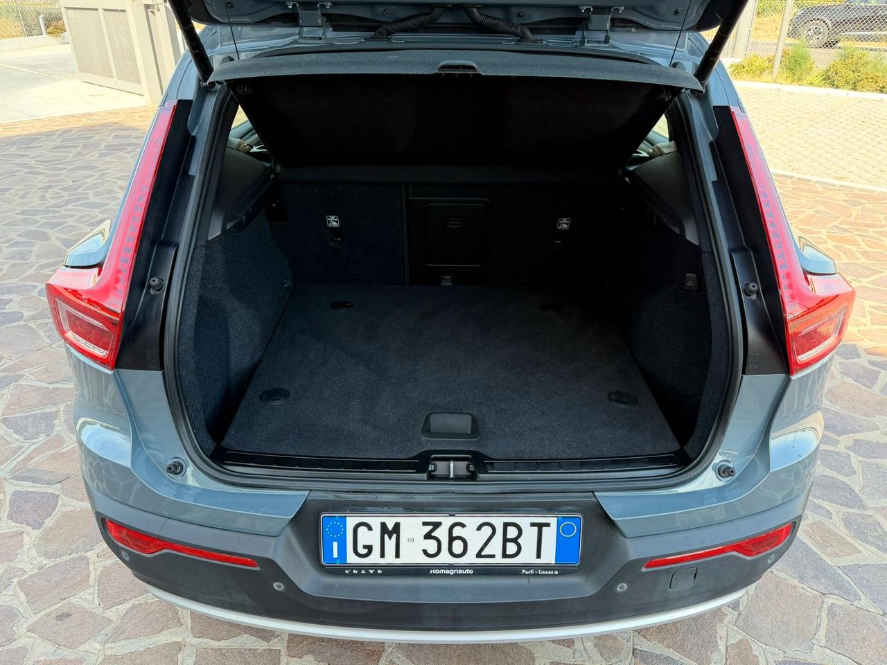 Volvo XC40 Recharge Plug-in Hybrid autocarro N1