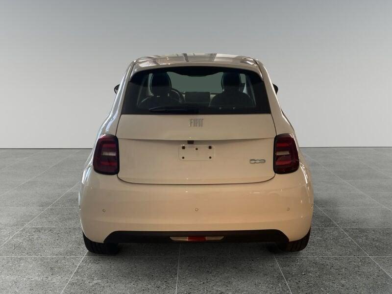 FIAT 500 500e Berlina 42 kWh Icon