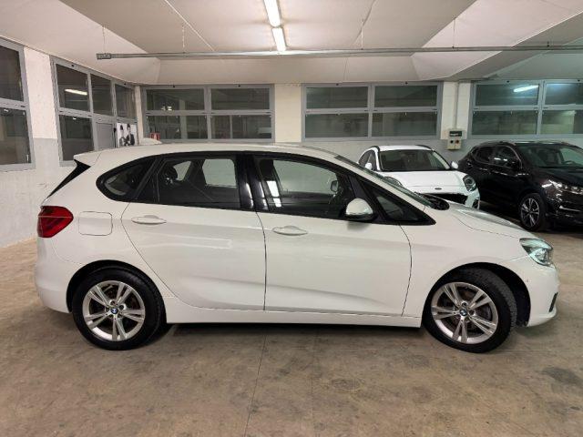 BMW 220 i Active Tourer Advantage automatica