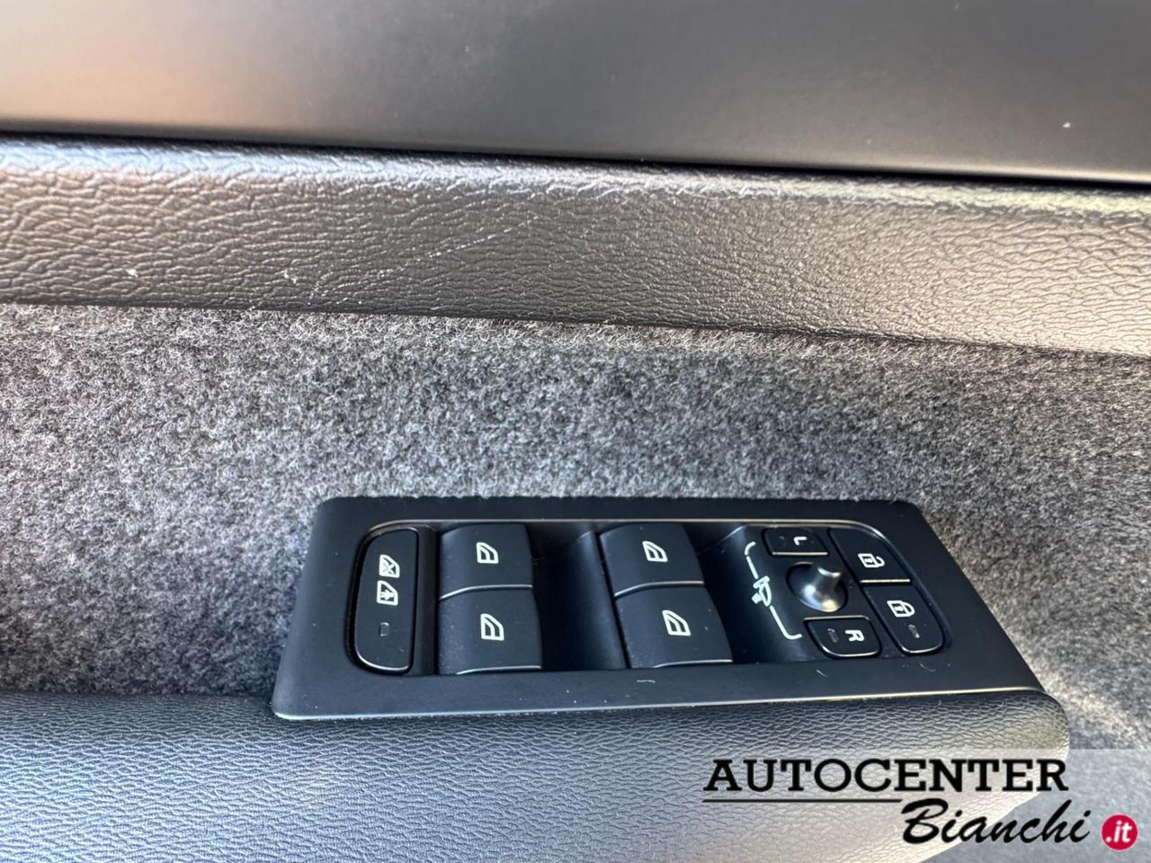 Volvo XC40 2.0 b4 awd Momentum