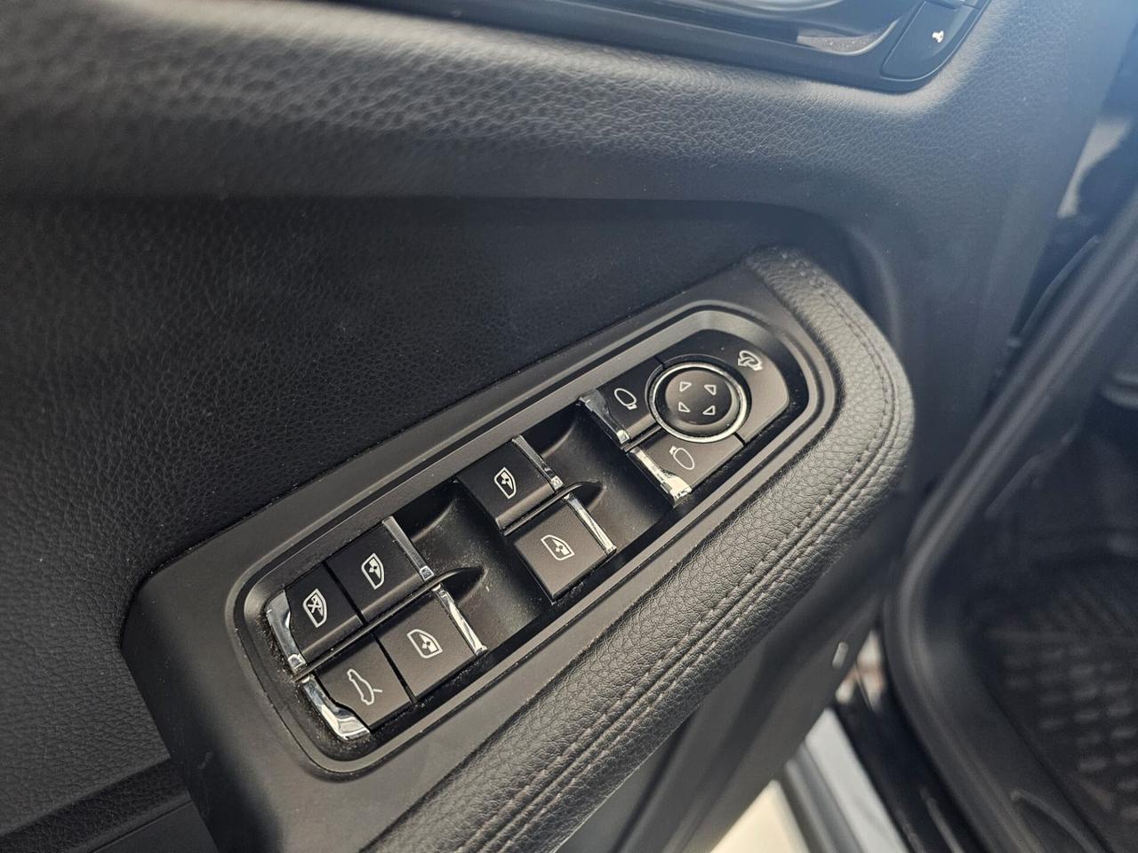 NUOVA PORSCHE MACAN TURBO 2.0 BENZINA 245CV - TETTO PANORAMICO APRIBILE