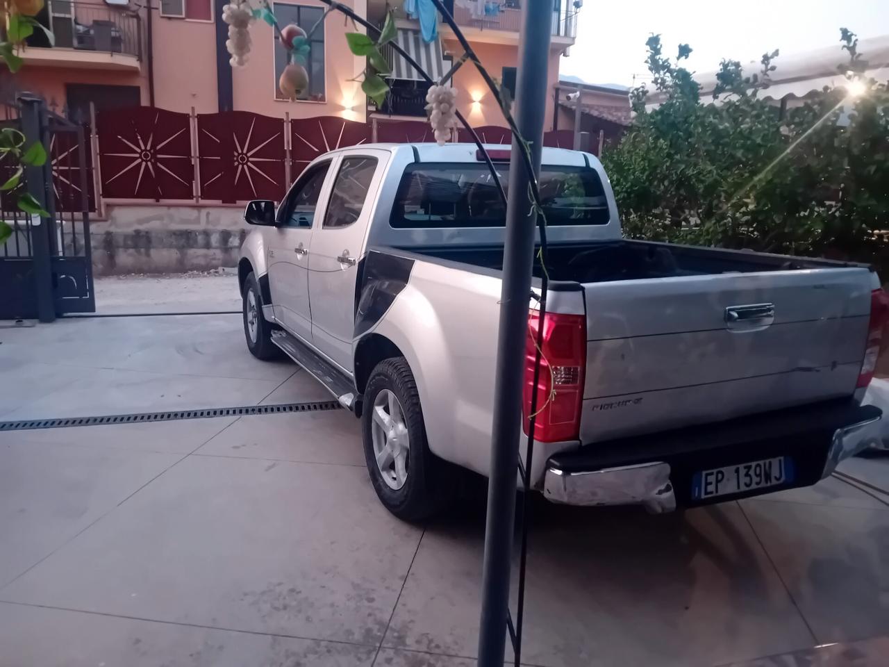 Isuzu D-Max 2.5 Crew Cab Satellite 4WD