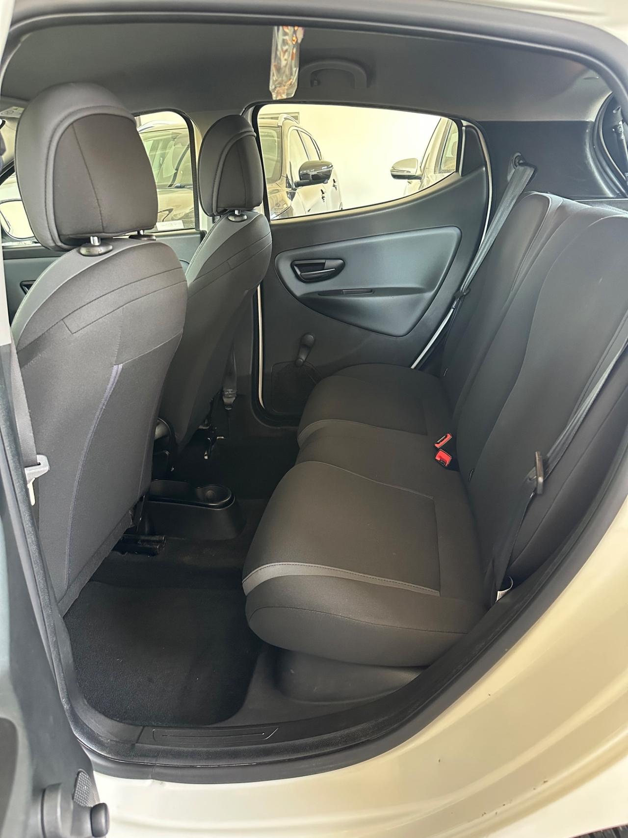 Lancia Ypsilon 1.2 69 CV 5 porte Silver