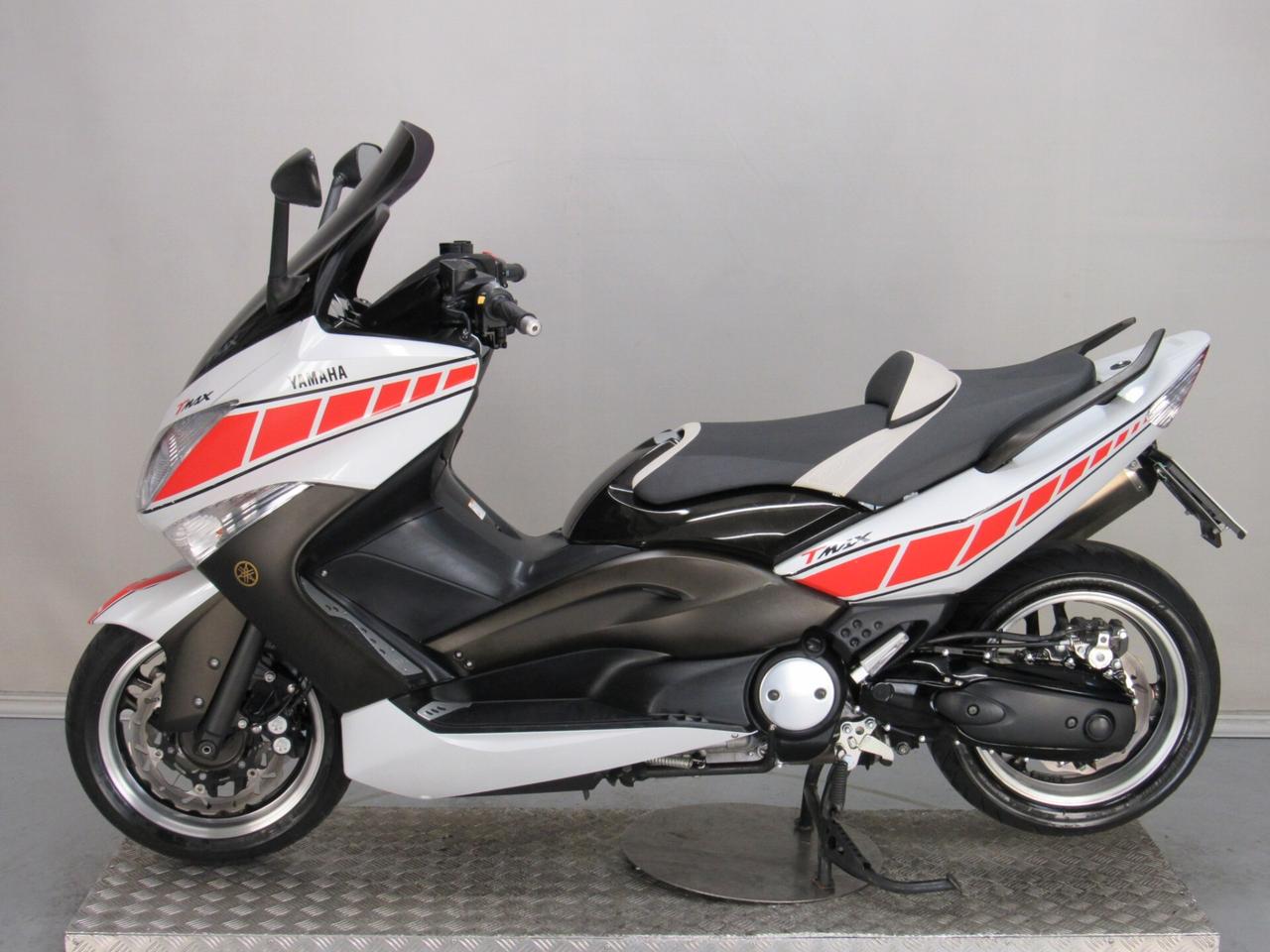 Yamaha T Max WHITEMAX ANNIVERSARY AKRAPOVIC