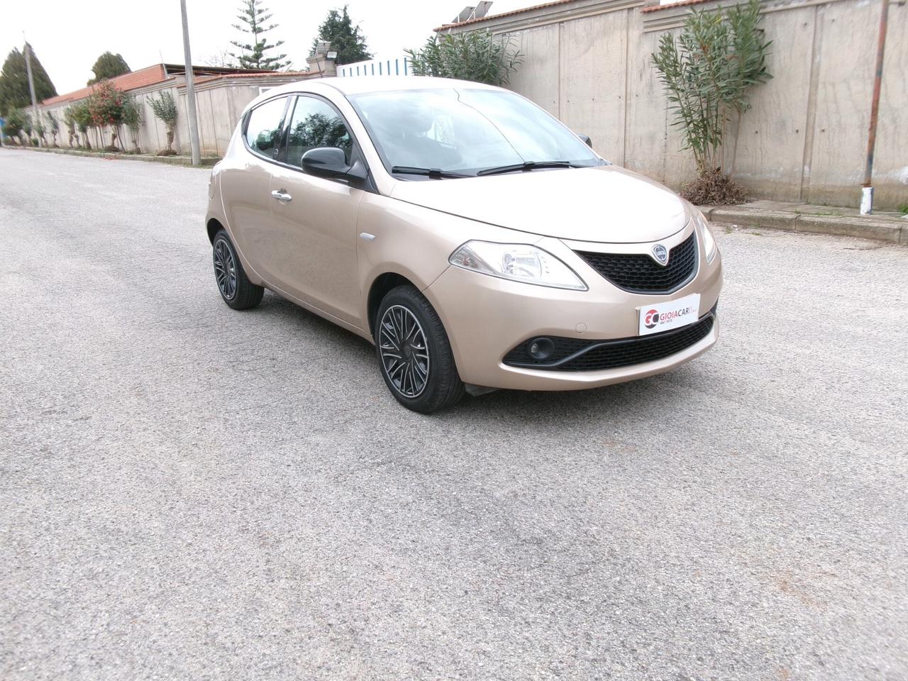 Lancia Ypsilon 1.0 FireFly 5 porte S&S Hybrid Ecochic Gold