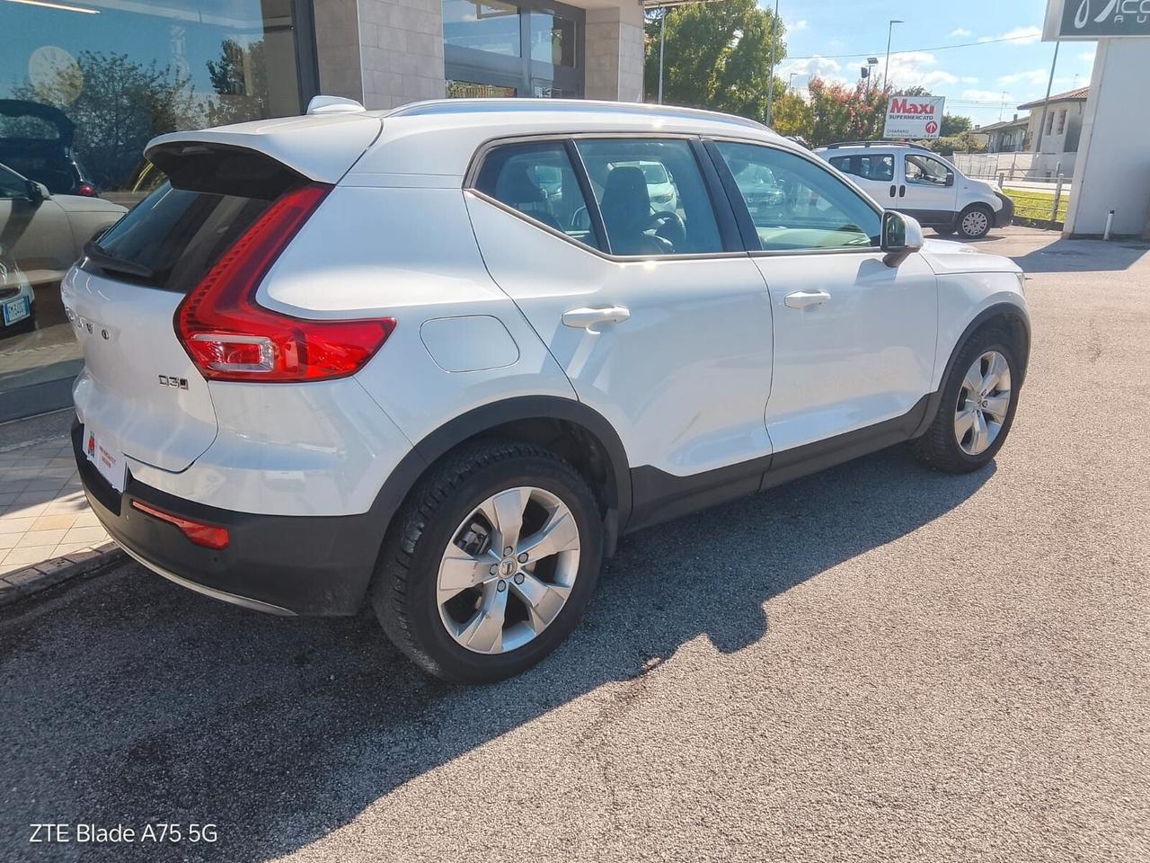 Volvo XC40 AWD