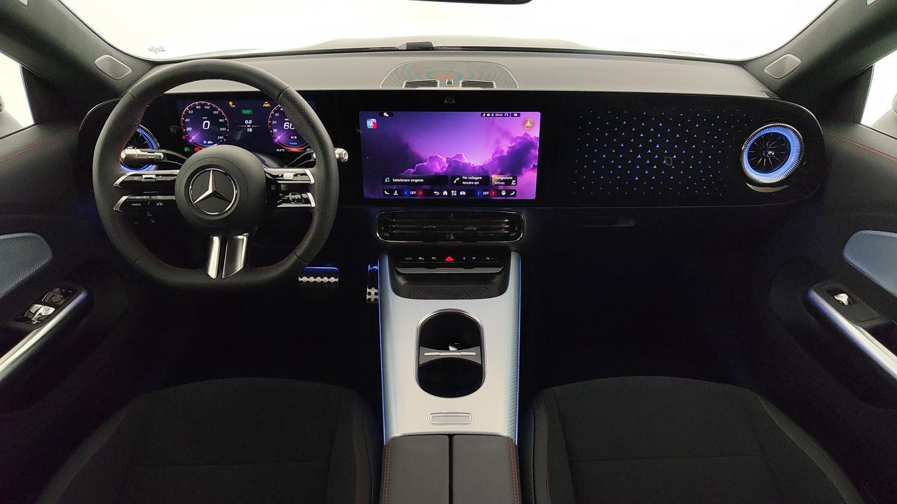 Mercedes-Benz CLA 250+ con tecnologia EQ