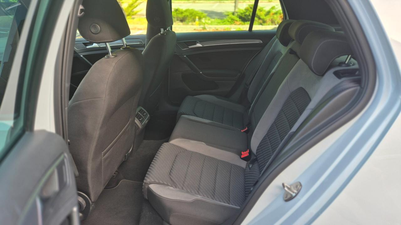 Volkswagen Golf 1.6 TDI 110 CV DSG 5p R-LINE