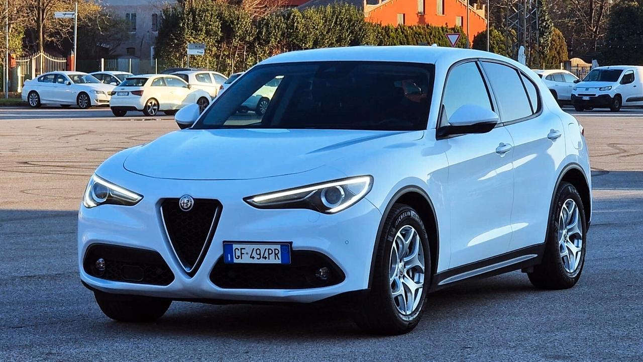 Alfa Romeo Stelvio 2.2 Turbodiesel 160 CV AT8 RWD