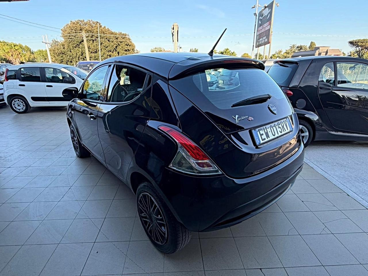 Lancia Ypsilon 0.9 TwinAir 85 CV 5 porte Metano Ecochic Elefantino