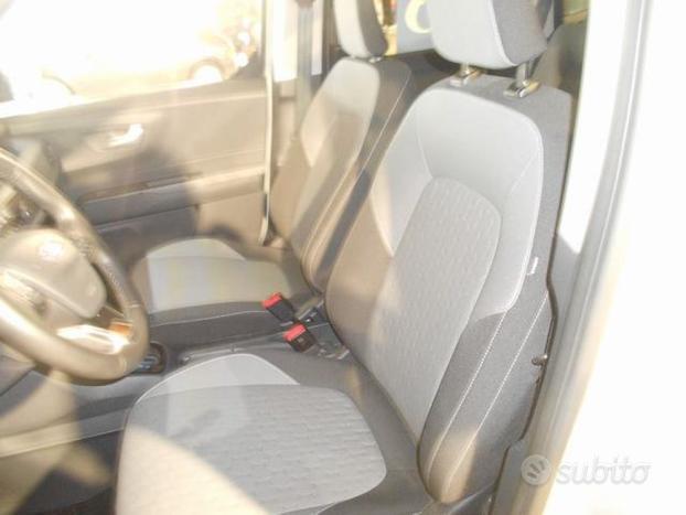 FORD Tourneo Courier ECOBOST OUERSHIFT TITANIUM