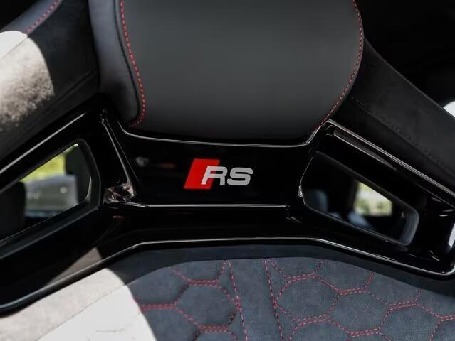 Audi RS3 Sportback sedili a guscio spoiler in carbonio matrix