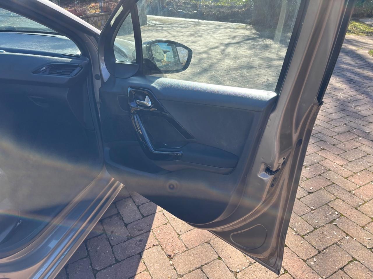 Peugeot 208 1.4 HDi 68 CV 5 porte Active