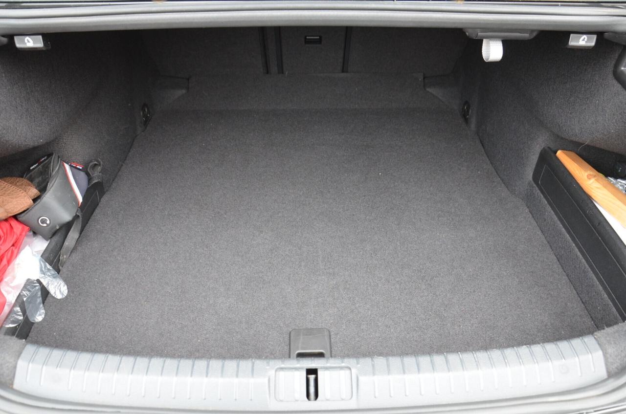 Volkswagen Passat 1.6 TDI SCR DSG Business BMT