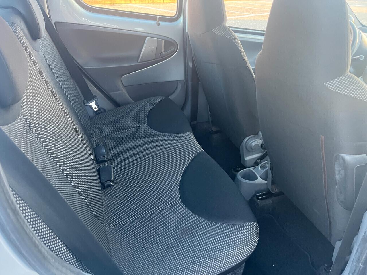 Toyota Aygo 1.0 12V VVT-i 5 porte Sol Connect Red Edition NEOPATENTATI