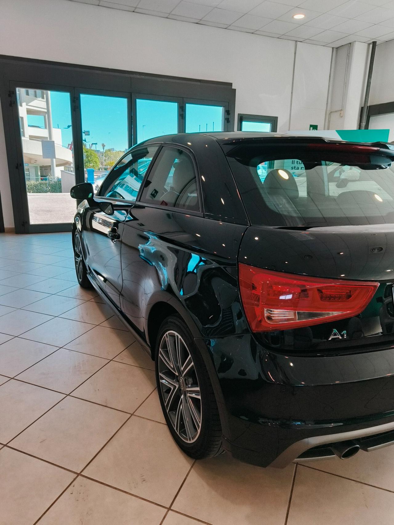 Audi A1 1.6 TDI S line edition plus
