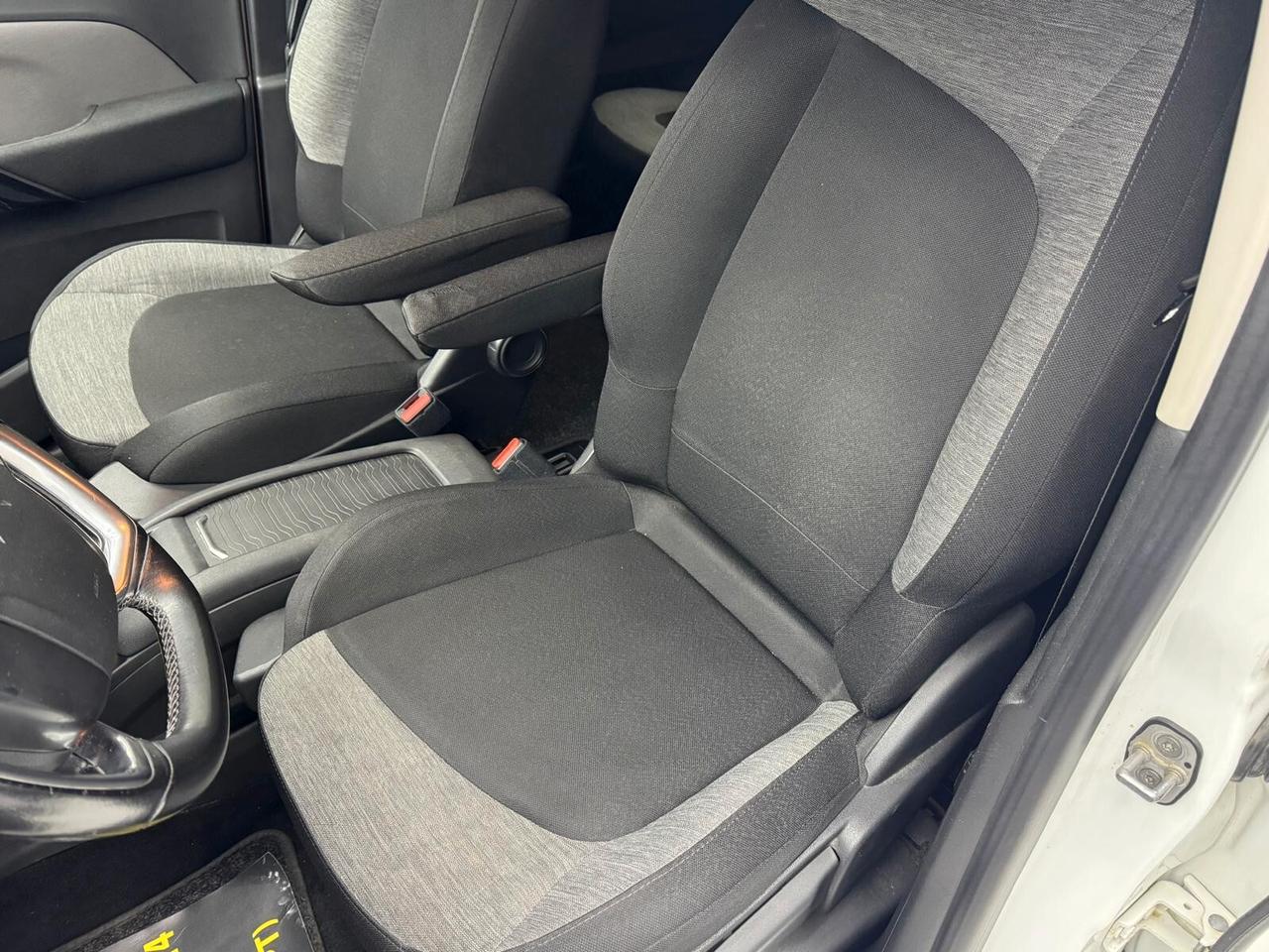 Citroen Grand C4 Picasso 1.6 120CV -Diesel -Ok Neopatentati