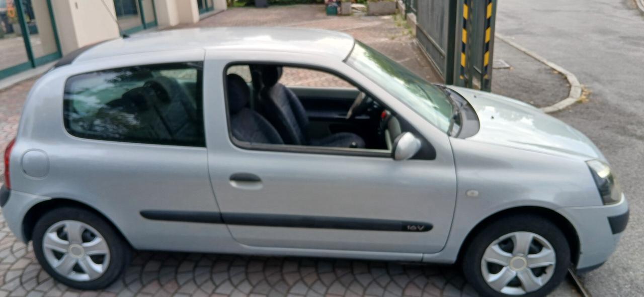 Renault Clio 1.2 benzina neopatentati