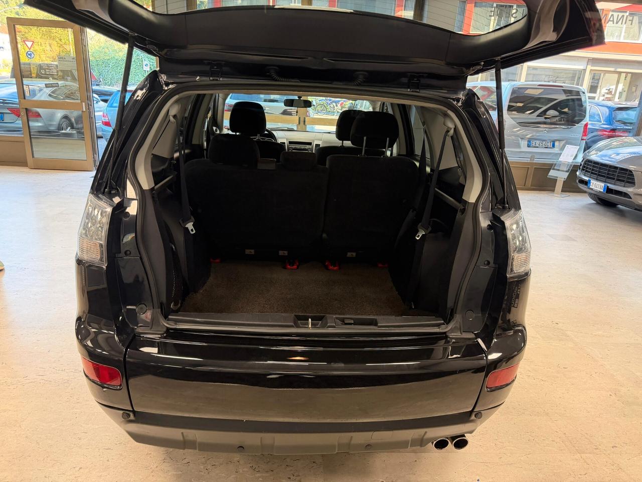 Mitsubishi Outlander 2.0 DI-D Instyle 7 p.ti DPF