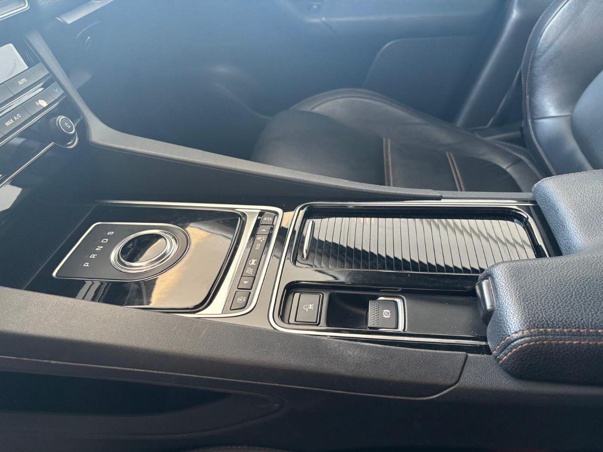 JAGUAR - F-Pace - 2.0d 180 CV AWD aut. Prestige