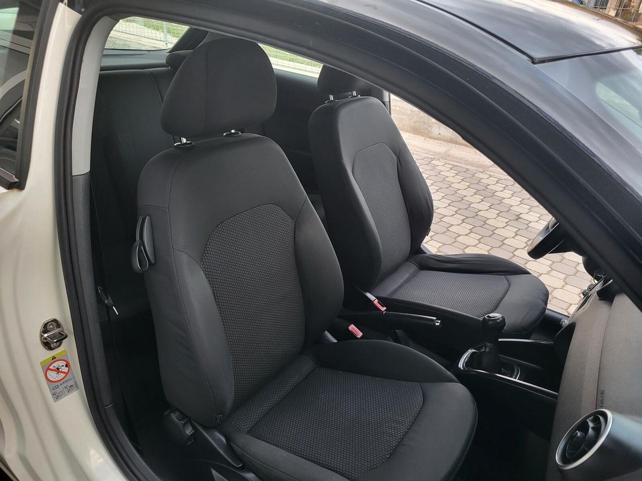 AUDI A1 1.6 TDI 105 CV *** TETTO NERO *** Coupè OK NEO-PATENTATI