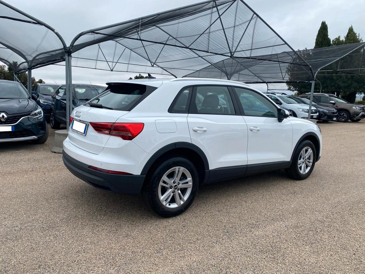 Audi Q3 45 TFSI e S tronic Business
