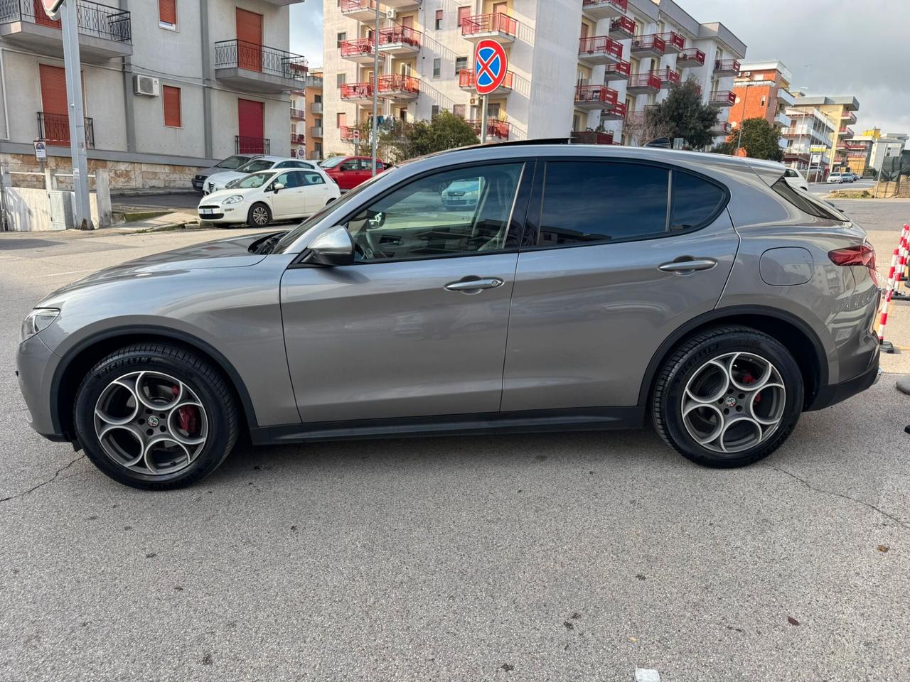 Alfa Romeo Stelvio 2.2 Jtdm Q4 Super * 210cv * Tetto * Navi * Pelle * Garantita 12 Mesi